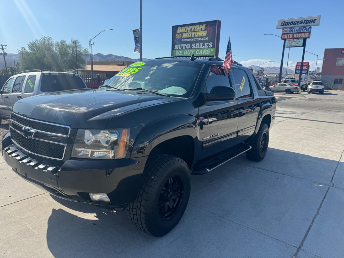 2011 Black /Black Chevrolet Avalanche (3GNTKFE31BG) , located at 2190 Hwy 95, Bullhead City, AZ, 86442, (928) 704-0060, 0.000000, 0.000000 - 2011 Chevrolet avalanche z71 . New motor with receipts . Lots of new parts . Lift kit , custom tires and wheels . 1 owner . Super clean , great running truck - Photo#5